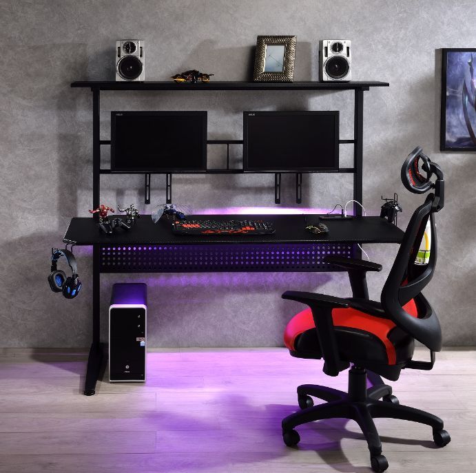 Mesa de juego Canzi con acabado en negro