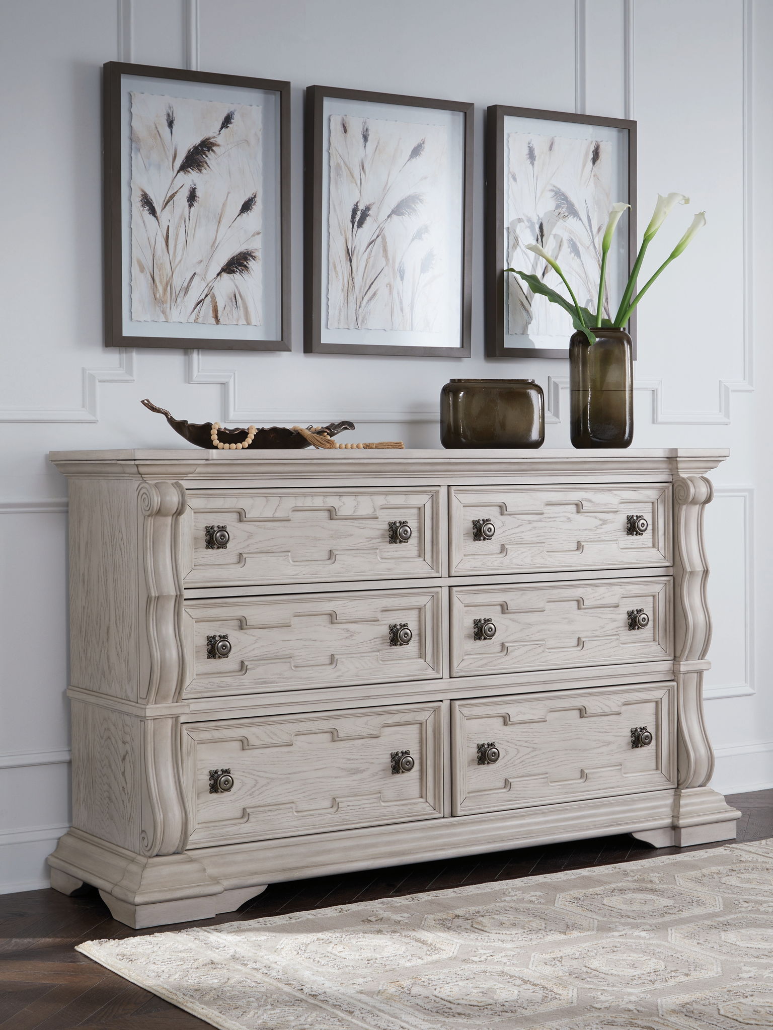 Bruchandi - Antique White - Dresser