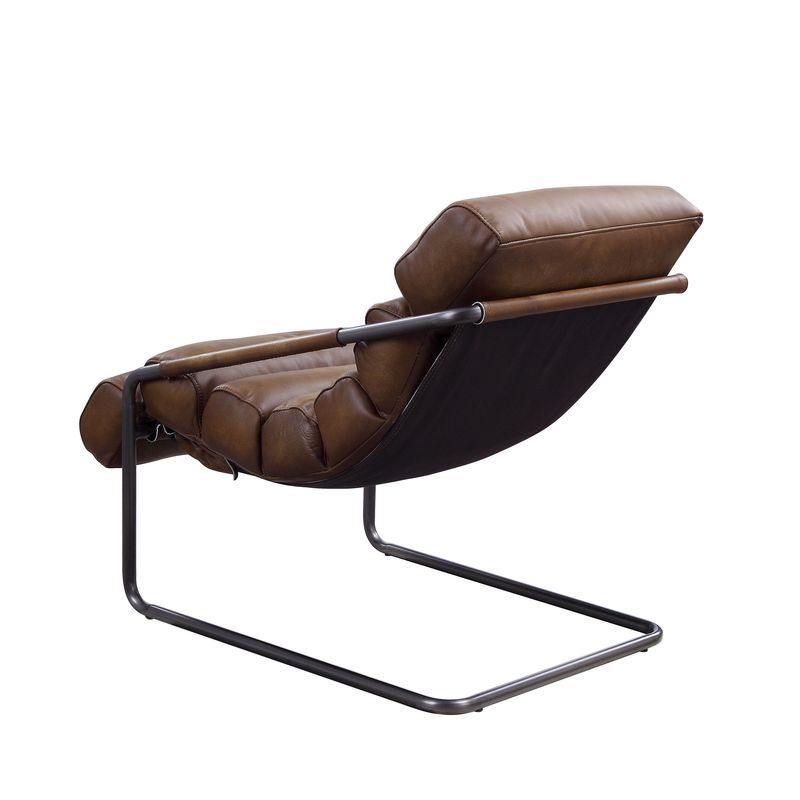 Sillón decorativo Dolgren, piel de grano superior Sahara y acabado en hierro mate