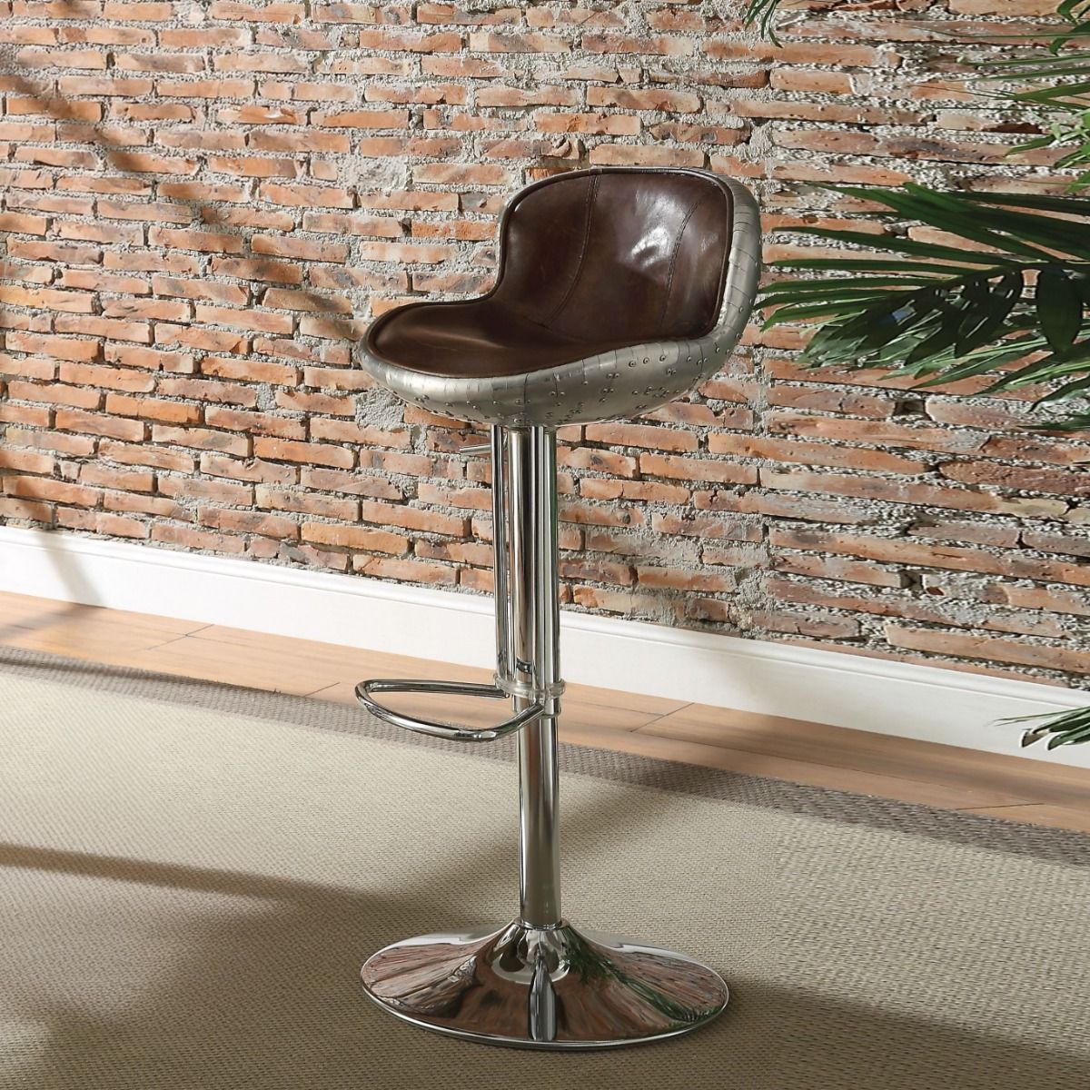 Taburete Brancaster de piel de grano superior marrón vintage y aluminio