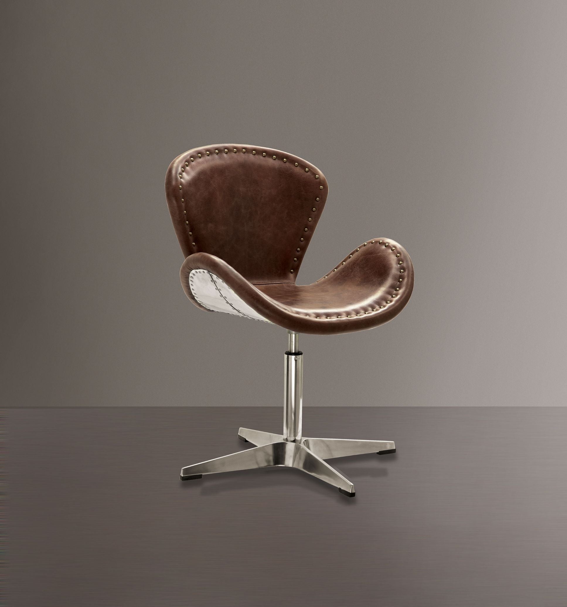 Brancaster - Silla decorativa - Cuero de grano superior marrón retro y aluminio - 33"
