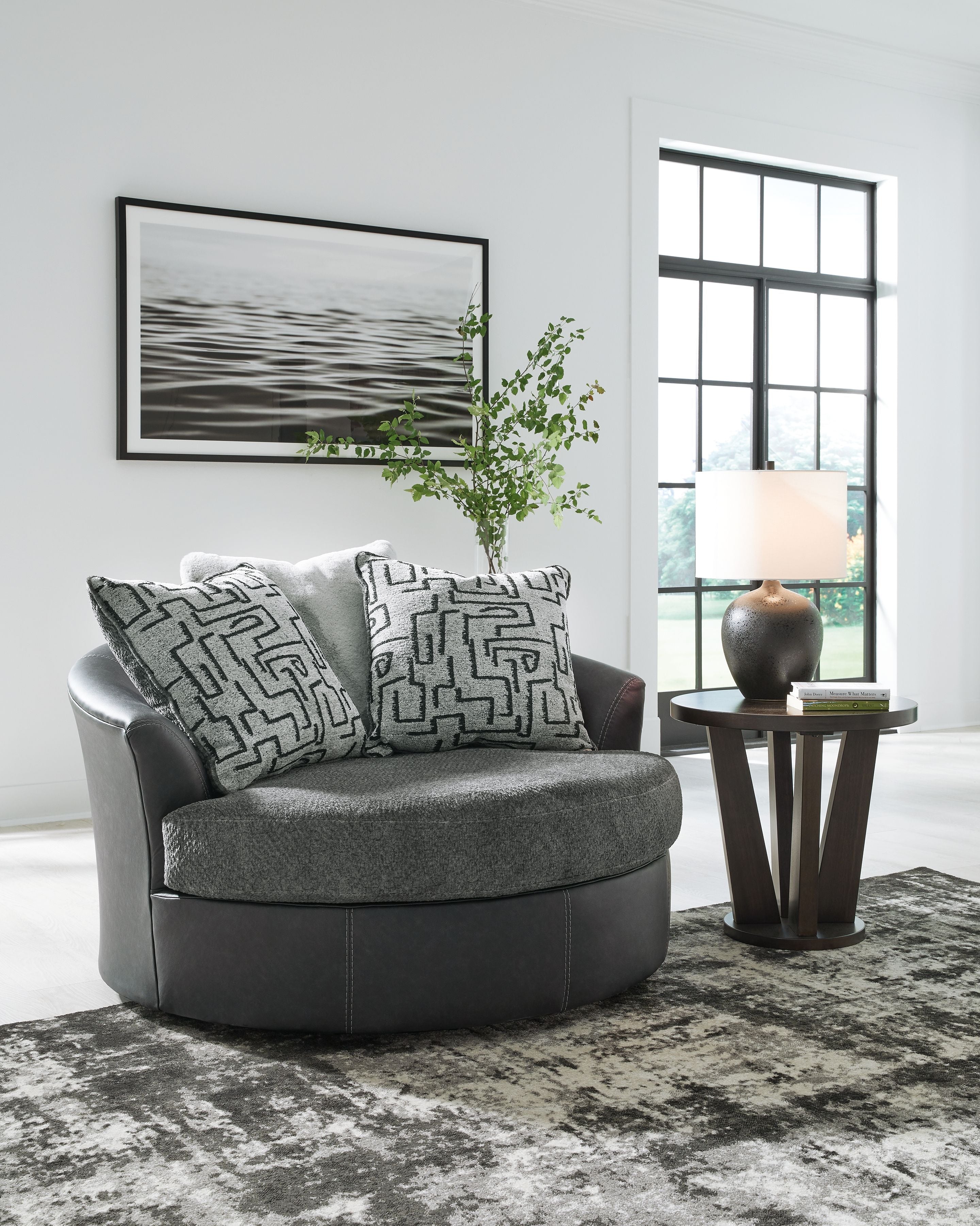 Brixley Pier - Graphite - Silla giratoria decorativa de gran tamaño