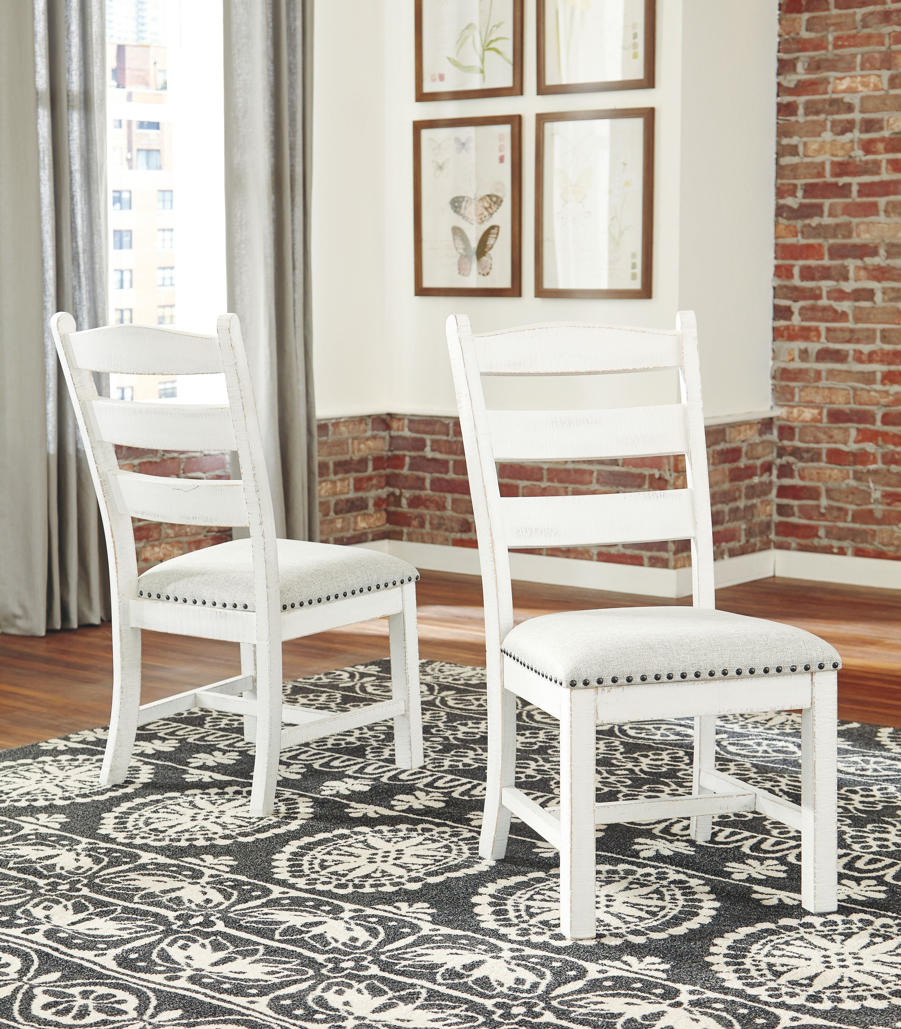 Valebeck - Beige / Blanco - Silla auxiliar de comedor UPH (juego de 2)