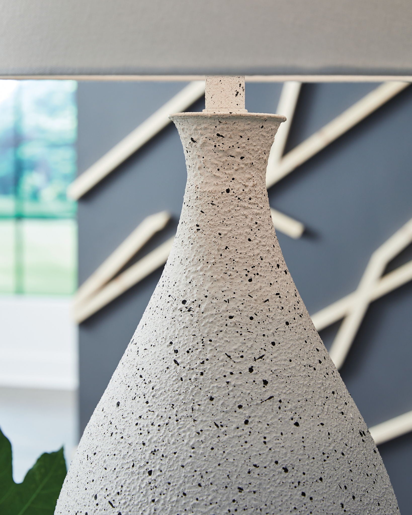 Wyattford - White / Black - Metal Table Lamp