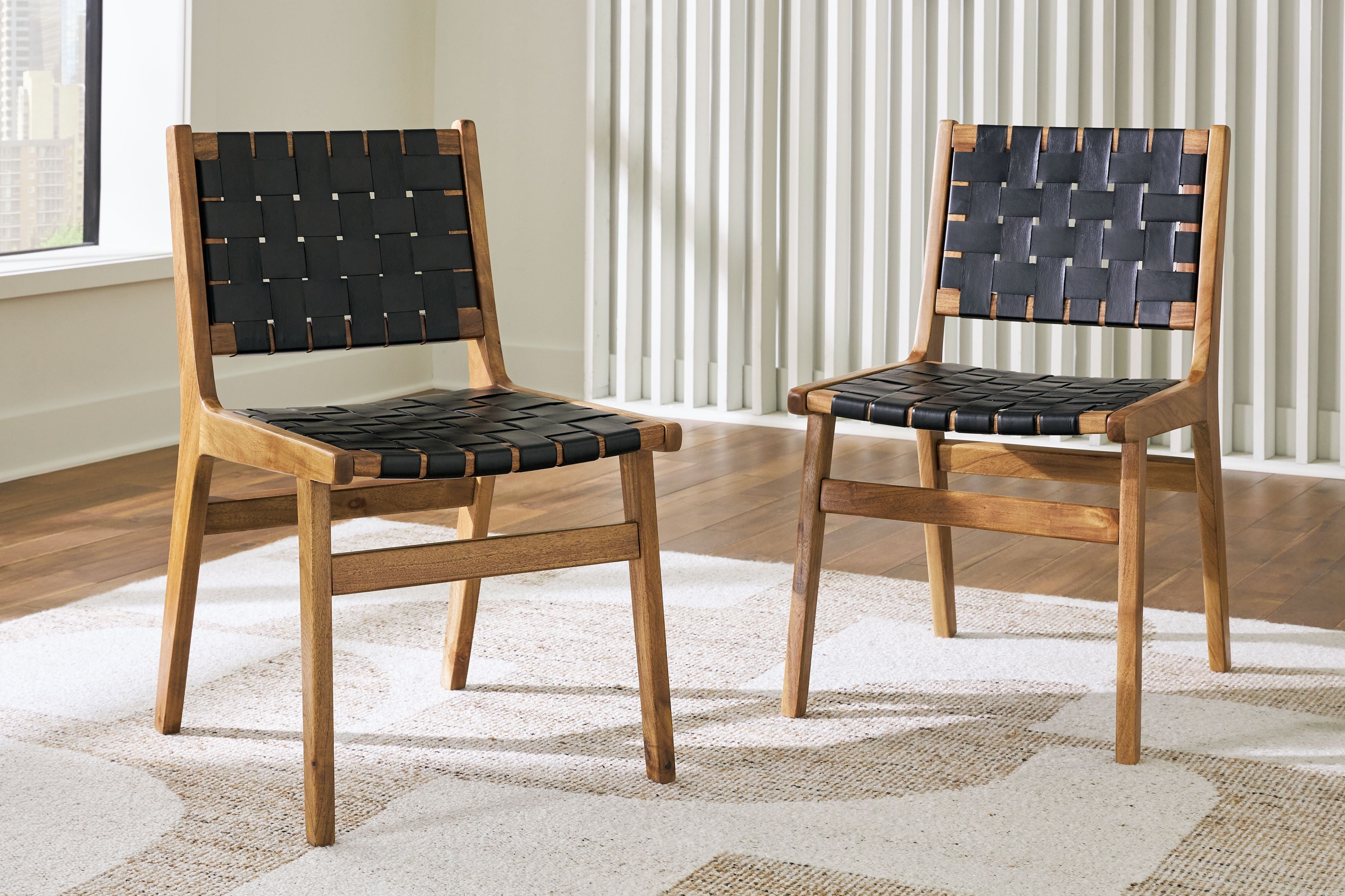 Silla auxiliar de comedor Fortmaine marrón/negro (juego de 2)