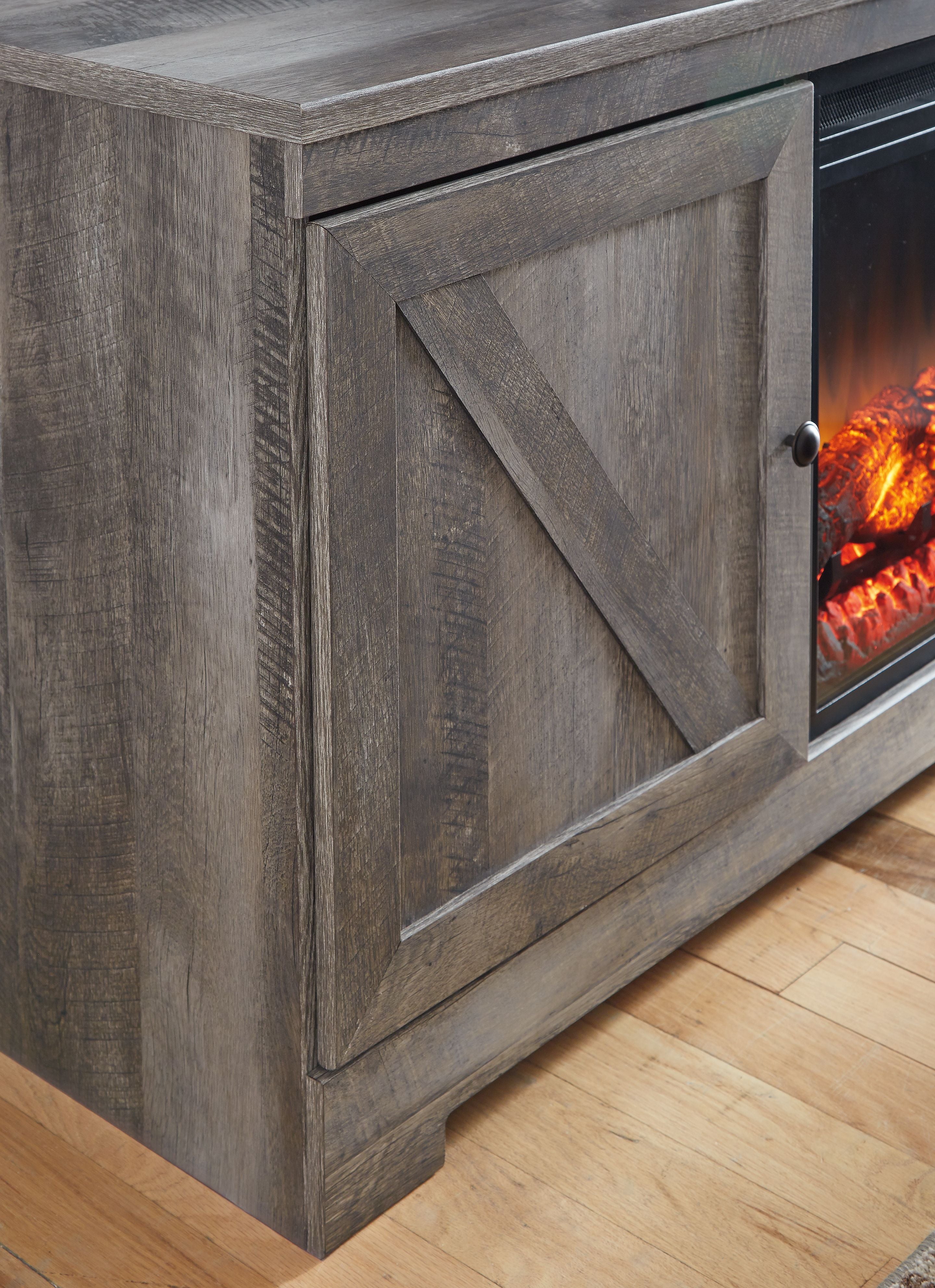 Wynnlow - Gris - Mueble de TV de 63" con inserto de chimenea de vidrio/piedra